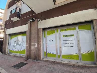 Foto Locale commerciale in PIAZZA MARTIRI DI VIA FANI, Trani di 210 m²