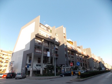 Foto Magazzino in CORSO DON LUIGI STURZO, Trani di 99 m² con 1 locali