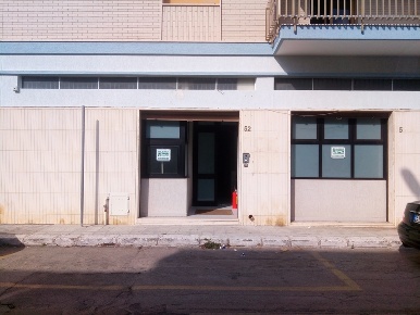 Foto Locale commerciale a Monteroni di Lecce di 300 m² con 5 locali
