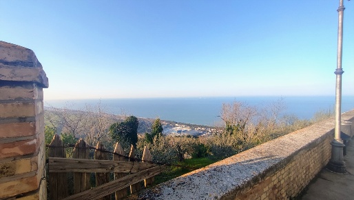 Foto Locale commerciale in circinvallazione boreale 30 bis, Silvi di 172 m²