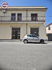 Foto Locale commerciale a Taurianova Centro di 73 m² in affitto