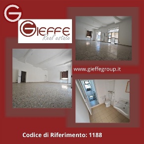 Foto Locale commerciale a Taurianova Centro di 73 m² con 2 locali