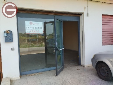 Foto Locale commerciale in Viale San Martino, Taurianova Centro di 58 m²