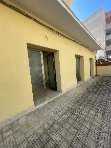 Foto Locale commerciale a Marsala Centro Urbano di 80 m² con 3 locali
