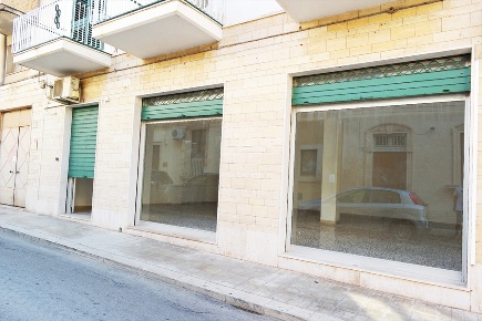 Foto Negozio in Via Napoli 37, Avola Centro di 92 m² con 10 locali