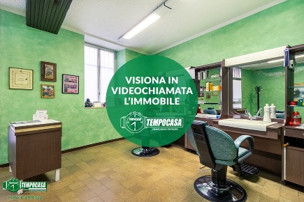Foto Negozio a Verano Brianza di 52 m² con 3 locali in vendita