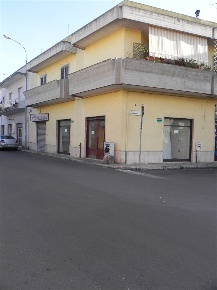 Foto Locale commerciale in via Rubichi, Monteroni di Lecce di 65 m²