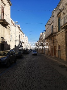 Foto Locale commerciale a Ruvo di Puglia Centro di 65 m² in affitto