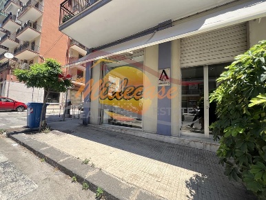 Foto Locale commerciale in viale tica, Siracusa Gelone - Cadorna di 95 m²