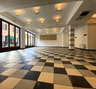 Foto Locale commerciale a Chiavari Centro di 260 m² con 2 locali in affitto