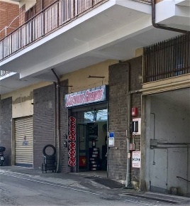 Foto Locale commerciale in Viale Europa, Chieti Chieti Città di 150 m²