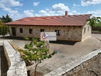 Foto Agriturismo in Contrada Torre Quadra, Bitonto in vendita