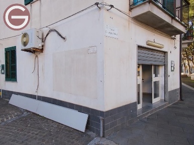 Foto Locale commerciale in PIAZZA MACRì, Taurianova Centro di 36 m²