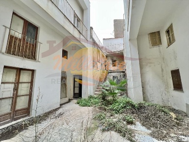 Foto Hotel in PIAZZA EURIPIDE, Siracusa Gelone - Cadorna di 800 m²