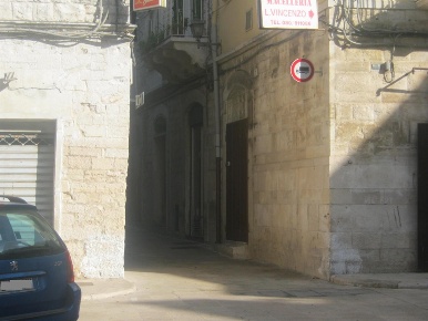 Foto Locale commerciale in Via Avitaia, Ruvo di Puglia Centro di 120 m²