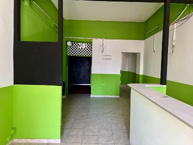 Foto Negozio in via sbarre centrili, Reggio di Calabria Sbarre di 54 m²