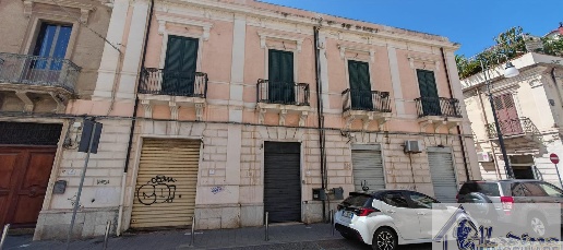 Foto Locale commerciale in via filippini 74, Reggio di Calabria di 22 m²