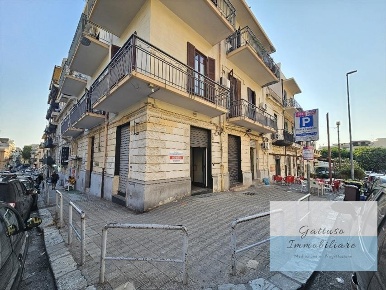 Foto Locale commerciale in via Crocefisso, Reggio di Calabria di 50 m²