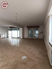 Foto Locale commerciale a Taurianova Centro di 206 m² con 1 locali