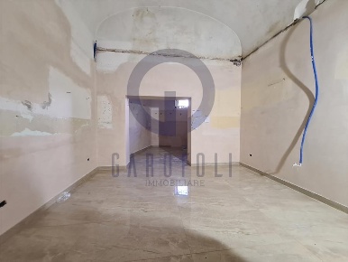 Foto Locale commerciale in via XXIV Maggio, Bisceglie di 45 m² con 2 locali