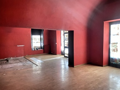 Foto Locale commerciale in VIA FERRARIS, Vercelli Centro di 180 m²