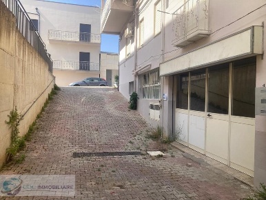 Foto Magazzino in Via Gioacchino Germanà, Lercara Friddi di 126 m²