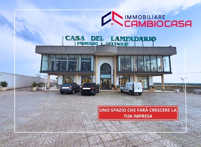 Foto Locale commerciale in contrada baronia, San Giorgio Ionico di 1072 m²