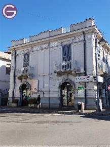 Foto Locale commerciale a Taurianova Centro di 175 m² in affitto