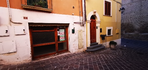 Foto Locale commerciale in Via Mazzetti, Chieti Chieti Città di 200 m²