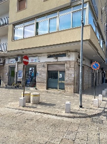 Foto Locale commerciale in piazza aldo moro, Casamassima con 1 locali