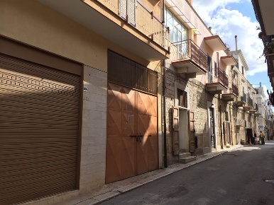 Foto Magazzino in Via Fieramosca, Ruvo di Puglia Centro di 150 m²