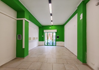 Foto Locale commerciale in VIA DALMAZIA, Trani di 47 m² con 2 locali