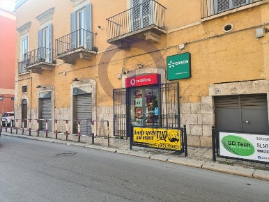 Foto Locale commerciale in via imbriani, Bisceglie di 70 m² con 1 locali