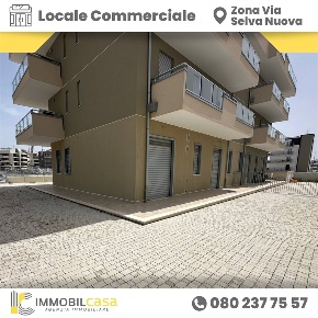 Foto Locale commerciale a Altamura di 100 m² con 2 locali in vendita
