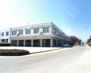 Foto Locale commerciale a Cuneo Centro Storico di 200 m² con 1 locali