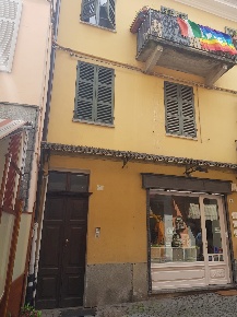 Foto Laboratorio in via Arnaud 1, Torre Pellice Centro di 144 m² in vendita
