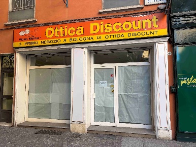 Foto Negozio in via de' Fusari, Bologna Centro Storico di 180 m² in affitto