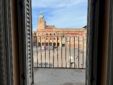 Foto Ufficio in via Pescherie Vecchie 1, Bologna Centro Storico di 250 m²