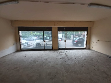 Foto Locale commerciale in Guicciardini, Modena di 50 m² con 1 locali
