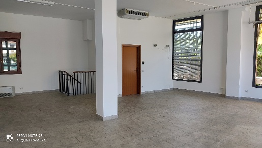 Foto Negozio a Dozza Toscanella di 157 m² con 1 locali in vendita