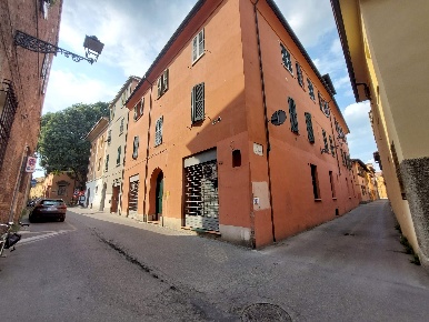 Foto Negozio a Imola Centro Storico di 82 m² con 1 locali in vendita