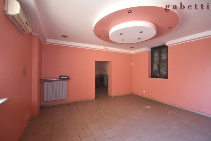Foto Negozio in Via menotti 2, Magenta Centro di 132 m² con 2 locali