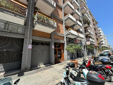 Foto Negozio in Via brigata bari 146c, Bari Libertà di 500 m² con 1 locali