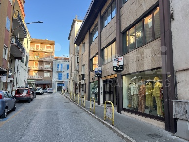 Foto Negozio in Via Senerchia 13, Isernia Centro di 73 m² in vendita