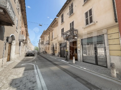 Foto Negozio in Corso Ettore Archinti 34, Lodi Centro Storico di 48 m²