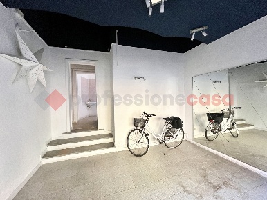 Foto Negozio in Via garibaldi 1, Pisa Don Bosco di 30 m² con 2 locali