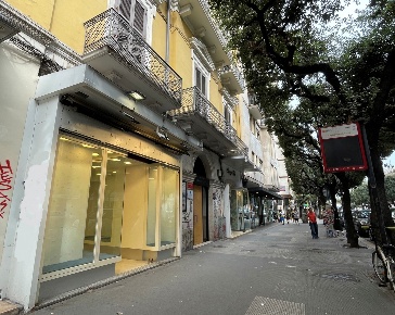 Foto Negozio in Via Cavour 157, Bari Murat di 85 m² con 1 locali in affitto
