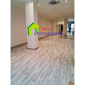 Foto Locale commerciale a Battipaglia Centro di 110 m² con 1 locali