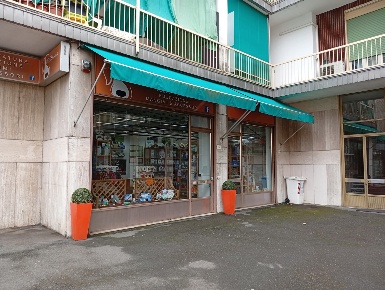 Foto Negozio in Viale PAPA GIOVANNI XXIII 15/A, Beinasco Borgaretto