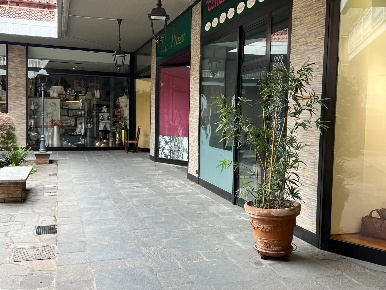Foto Locale commerciale in VIA San Ciriaco 13, Ciriè Centro di 66 m²
